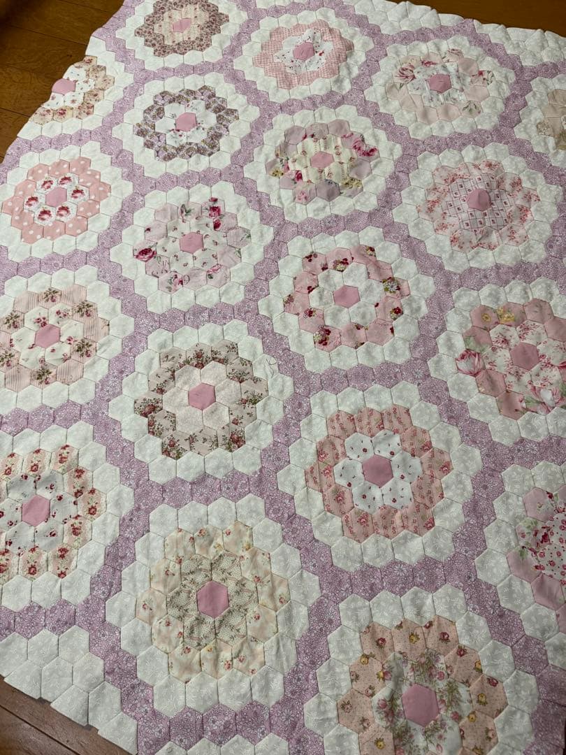 ヘキサゴン　ローズガーデンのキルトトップ　パッチワーク　ハンドメイド