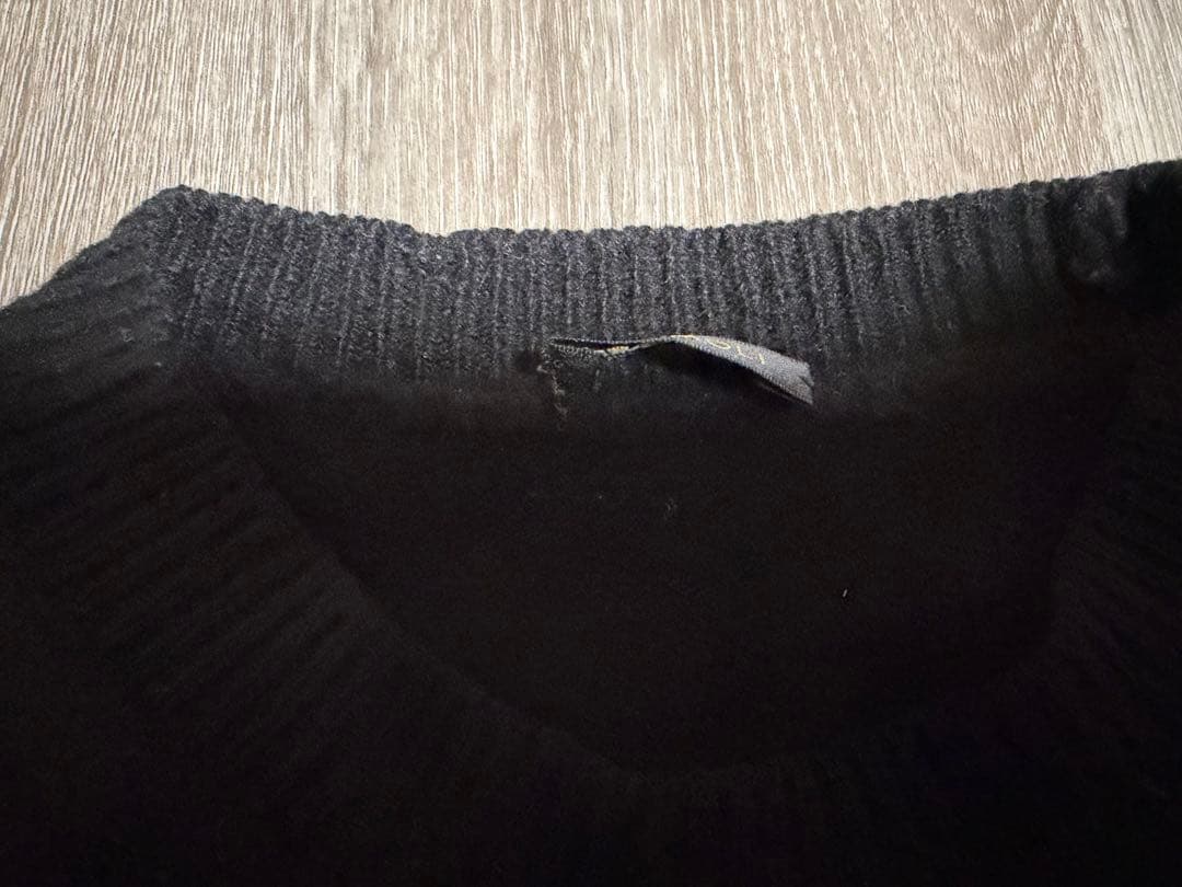 ブラック クルーネックニット