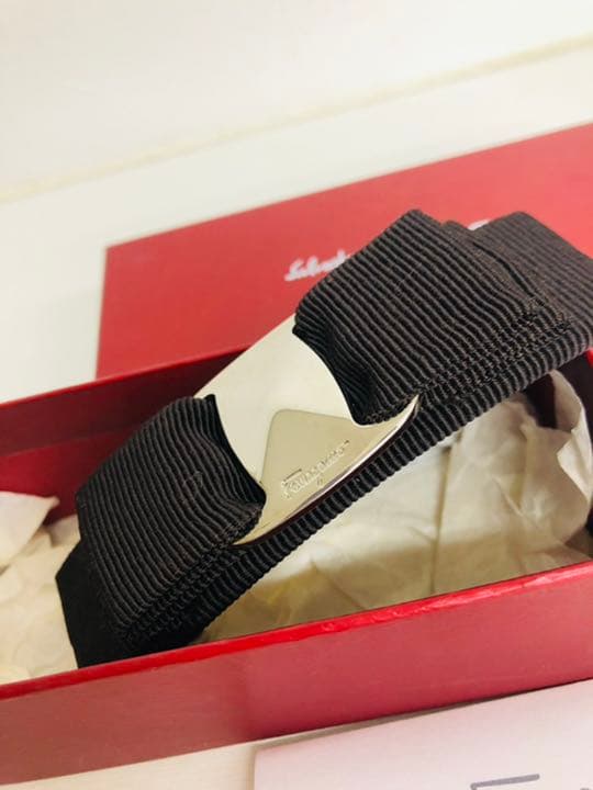 新品未使用　フェラガモバレッタ　ブラウン　シルバー