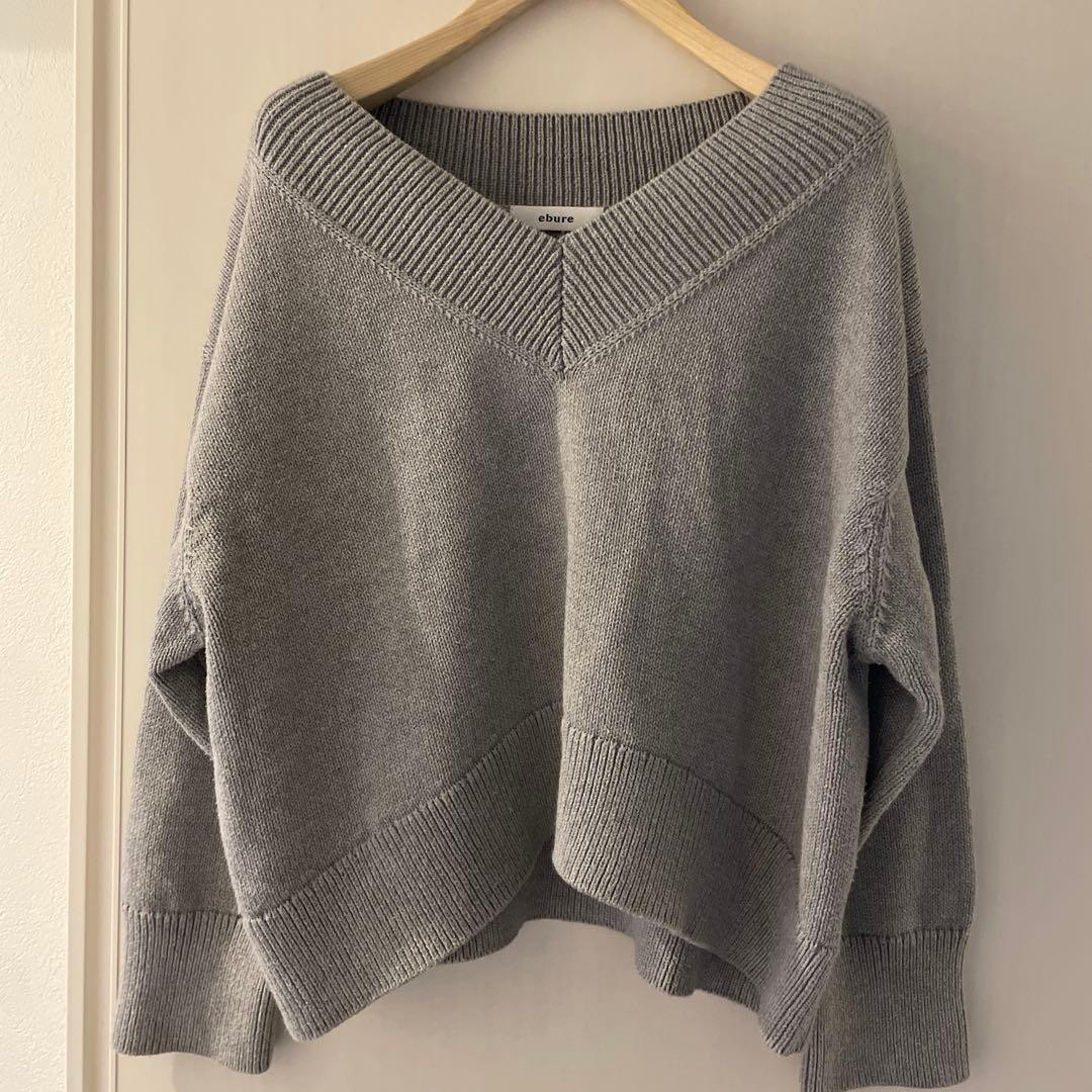 グレー　ebure Vネックニットセーター