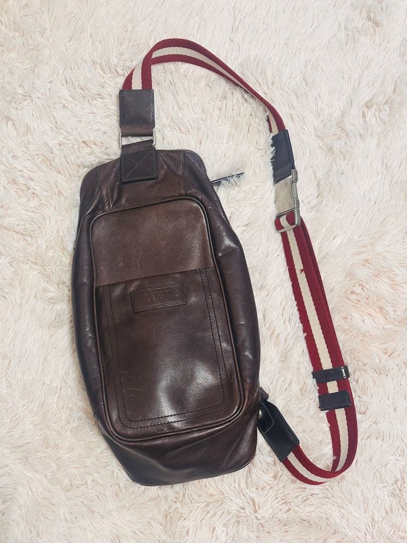 バリー ボディバッグ ブラウン