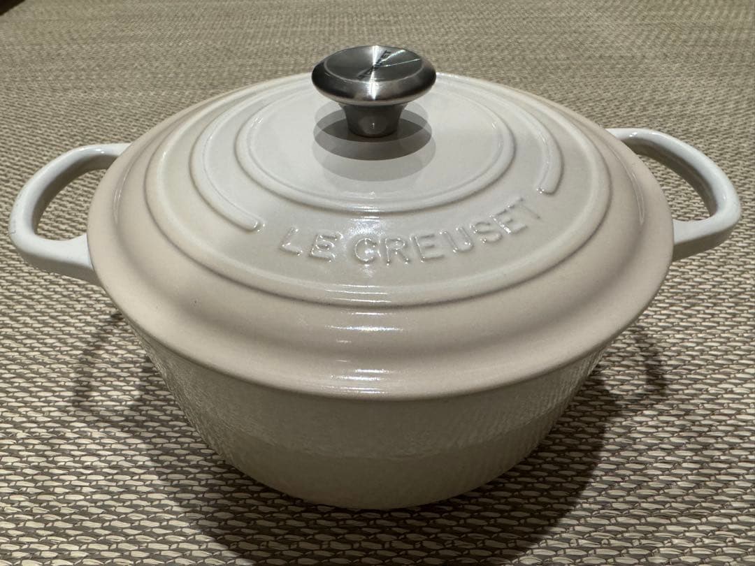 【けーき】 【美品】ル・クルーゼ ココット・ロンド 22cm メレンゲ