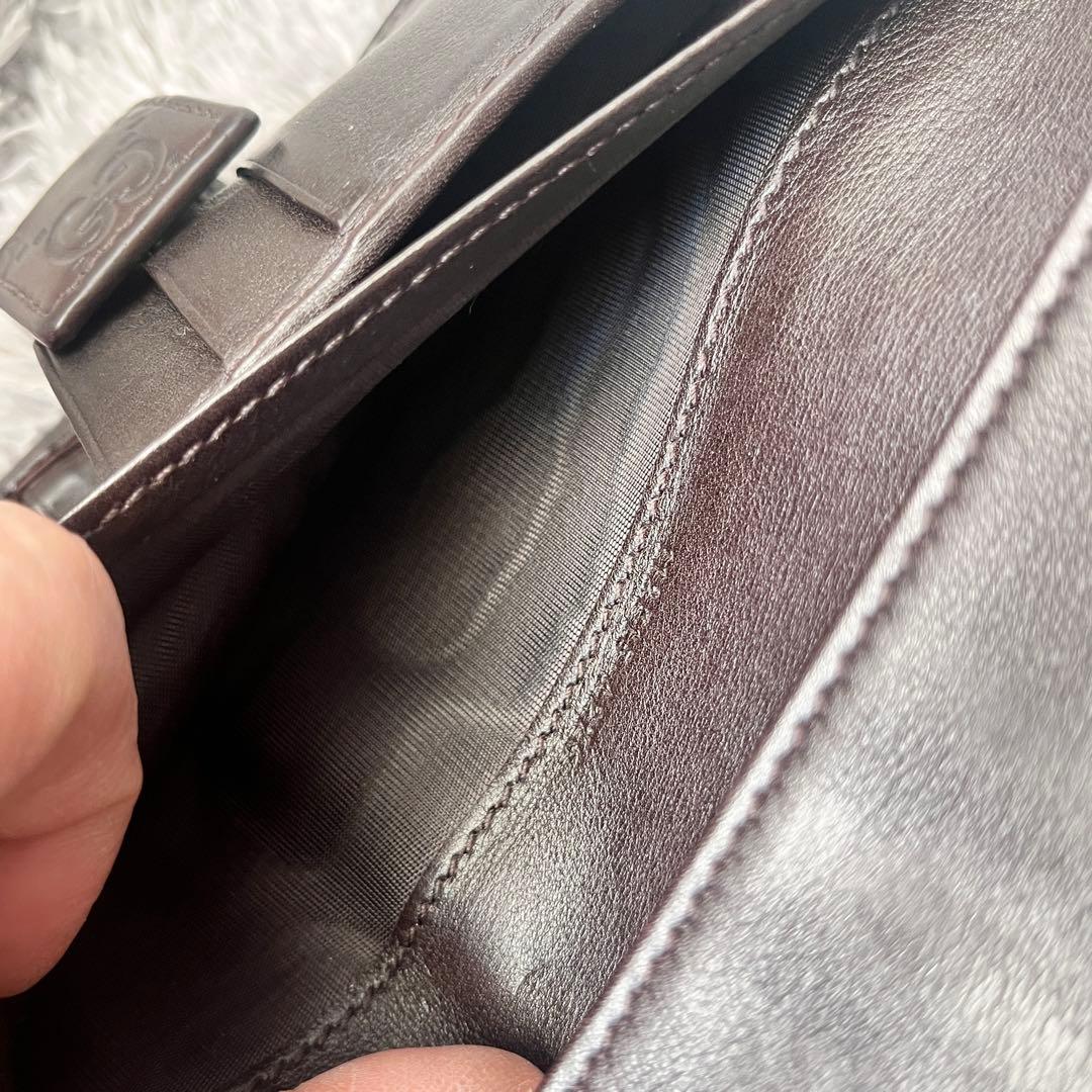 美品✨GUCCI シマ　ロゴプレート　ダークブラウン　メンズ　レディース　長財布