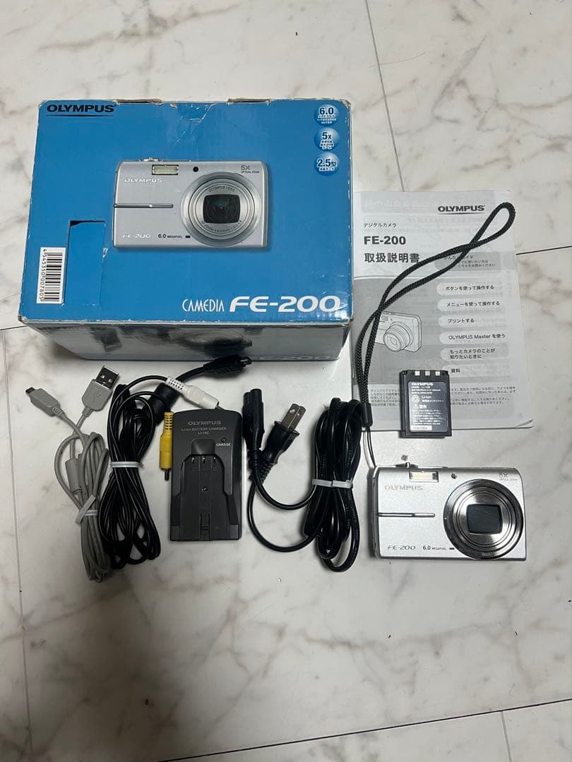 OLYMPUS FE-200 デジタルカメラ シルバー中古稼働品付属品多数