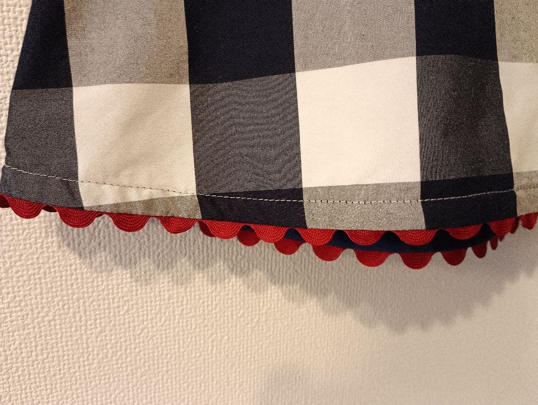 ファミリア　いちごギンガムチェックワンピース　クマ　刺繍　90