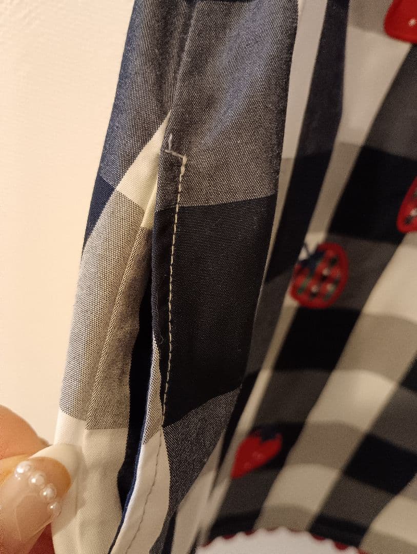 ファミリア　いちごギンガムチェックワンピース　クマ　刺繍　90