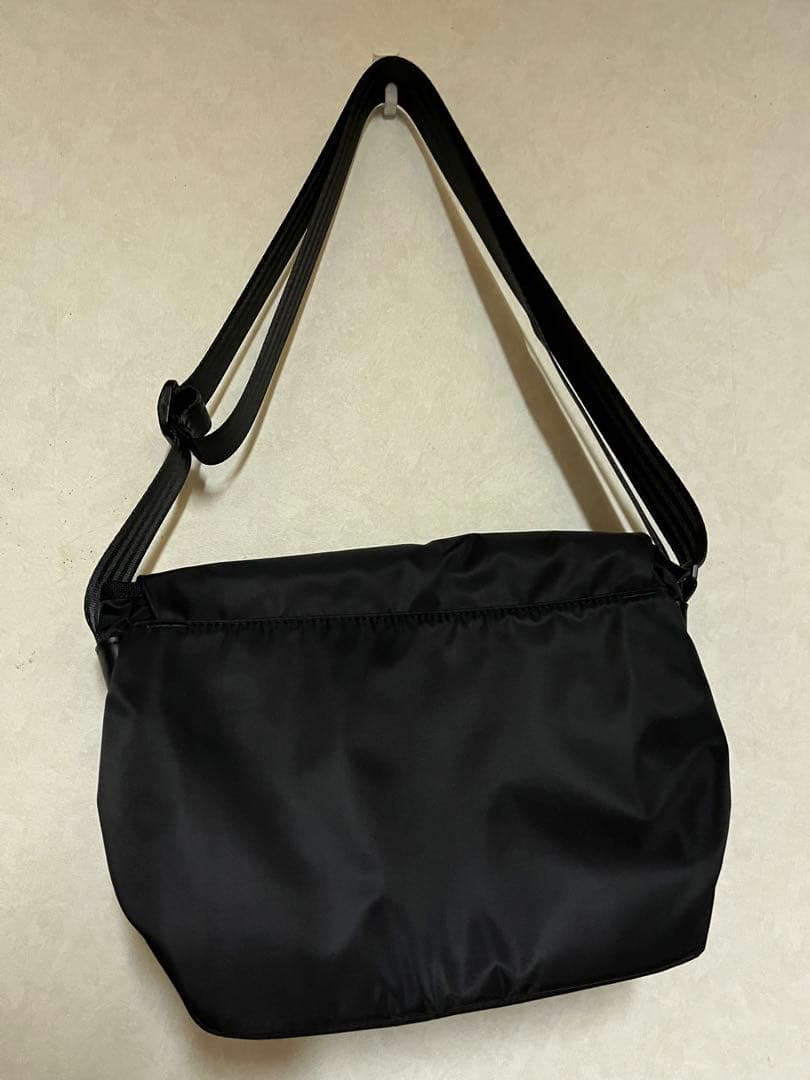 たかまん　ナイロン製 ブラック メッセンジャーバッグ