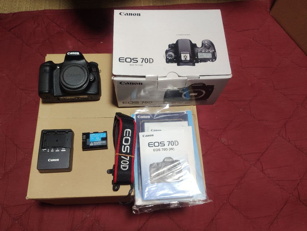 美品　ショット数2820 CANON EOS70D ボディのみ2020万画素