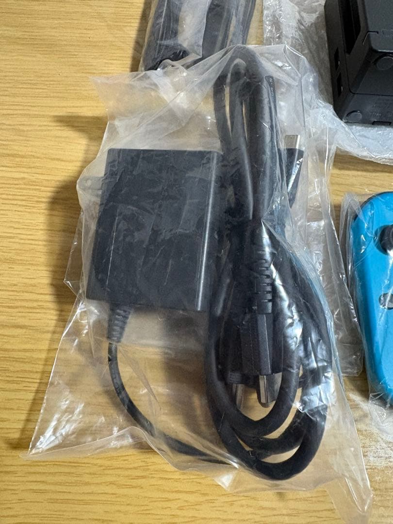 【Nintendo】Switch 本体　ネオンブルー/ネオンレッド