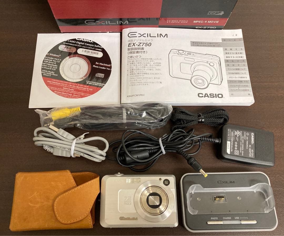 CASIO EXILIM EX-Z750 コンパクトデジタルカメラ　コンデジ
