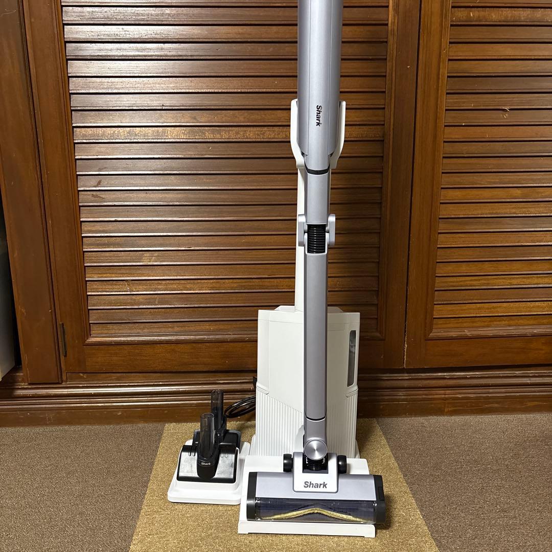 Shark シャーク　掃除機 LC751 本体 新品に近い
