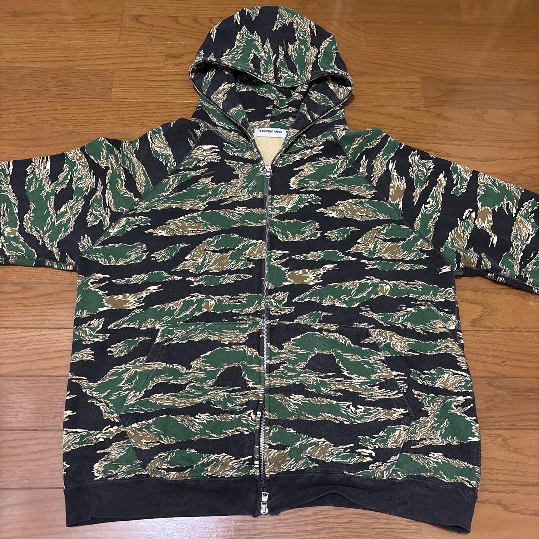 A BATHING APE カモ柄パーカー