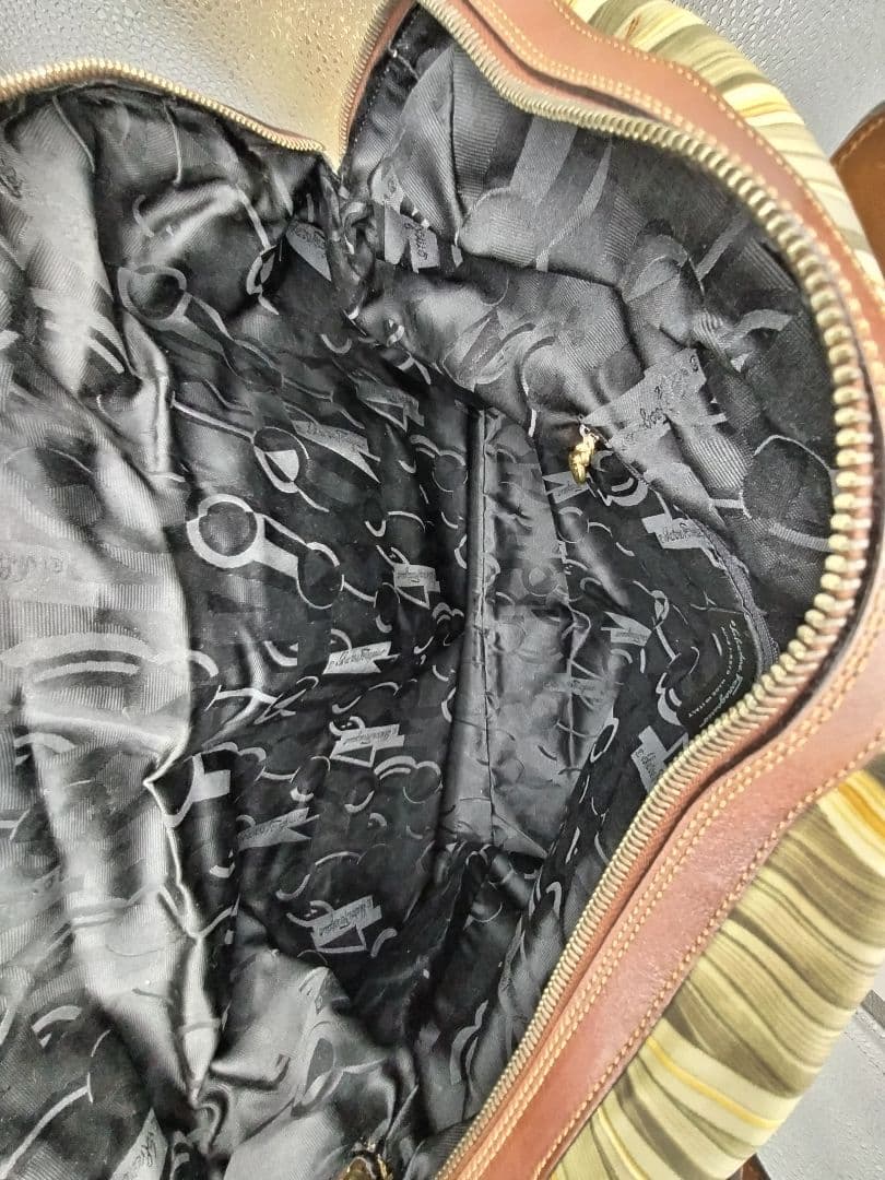 フェラガモ　ボストンバック