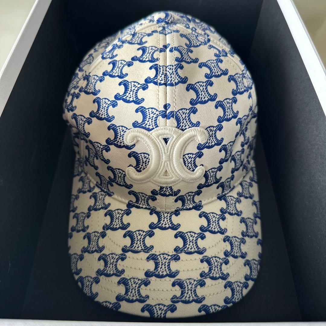 週末値下げ！CELINE トリオンフモノグラムキャップ ホワイト/ブルー限定品