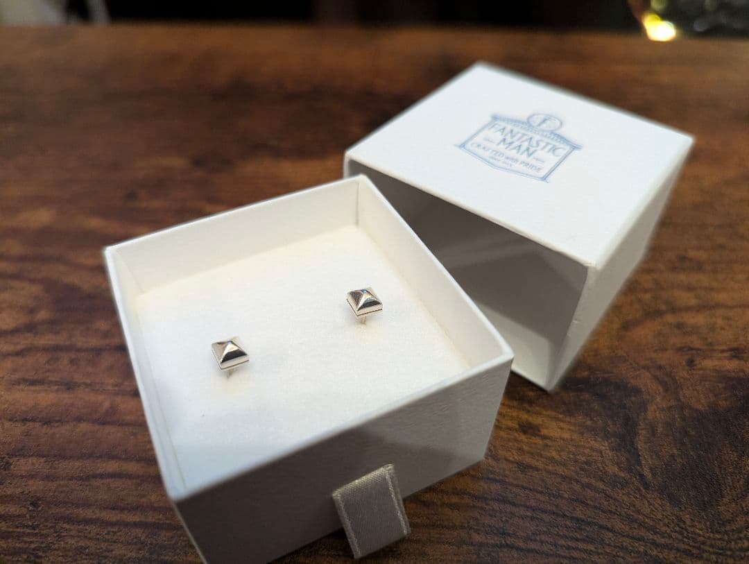 FANTASTIC MAN PIERCE 565 ピラミッドスタッズピアス