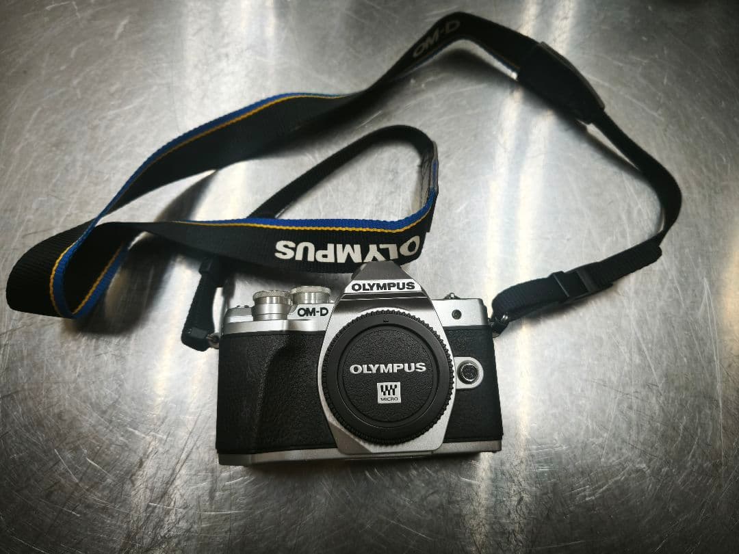 OLYMPUS E-M10 Mark III ミラーレスカメラ レンズ三本セット