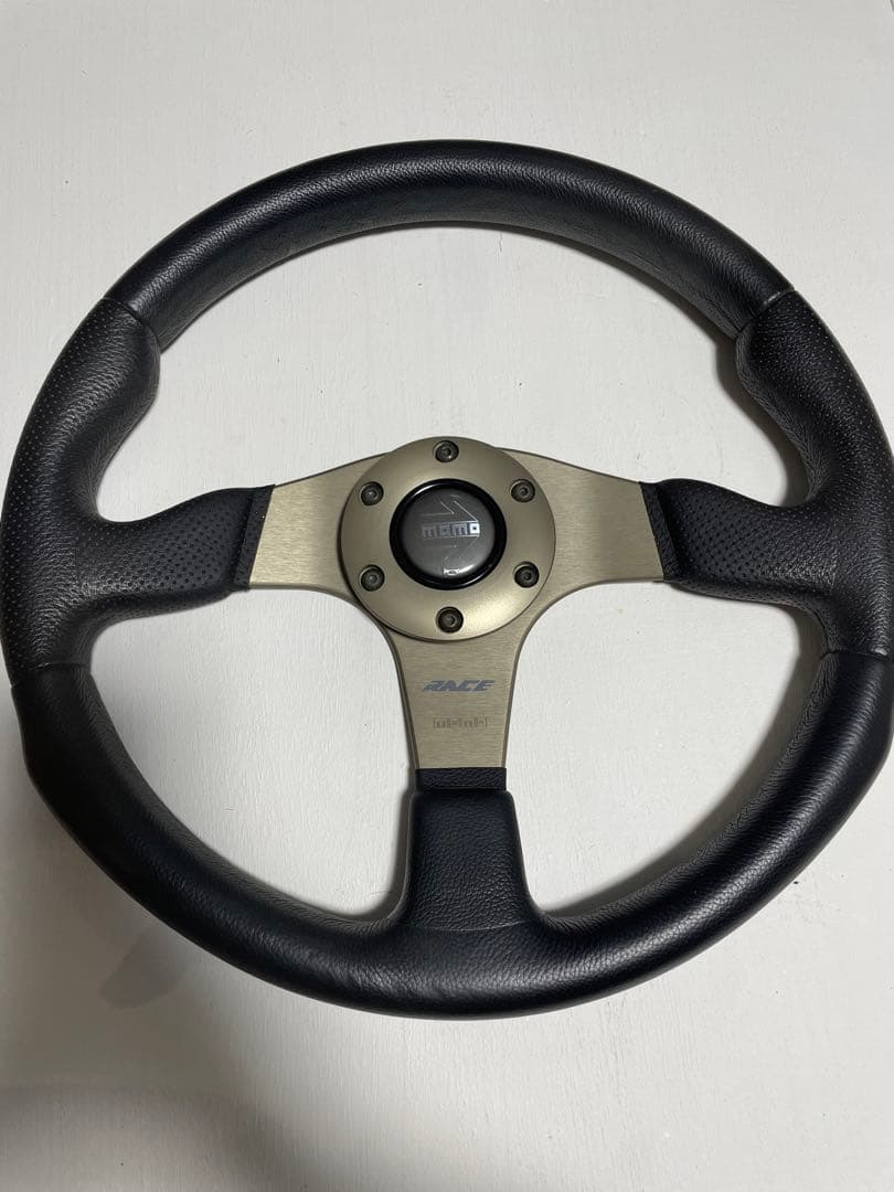 MOMO スポーツステアリング ブラック 35パイ