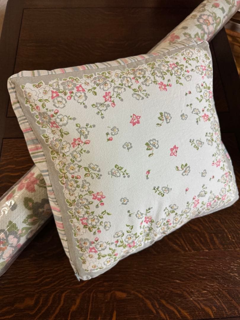 美品✨ローラアシュレイ 花柄 コットンラグ ダッグエッグ esme エズミー