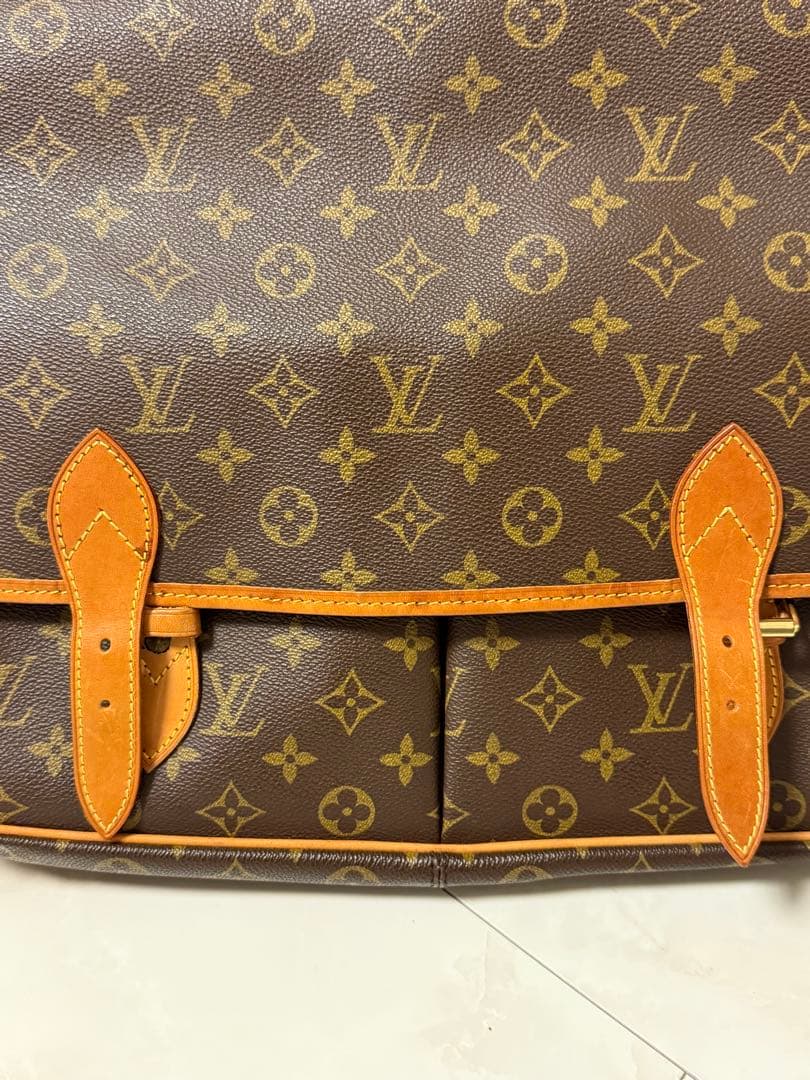 Louis Vuitton ジベシエールGM メッセンジャーバッグ