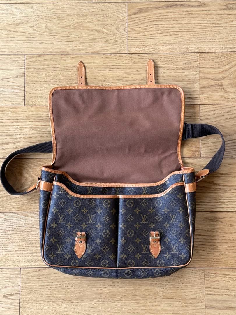 Louis Vuitton ジベシエールGM メッセンジャーバッグ