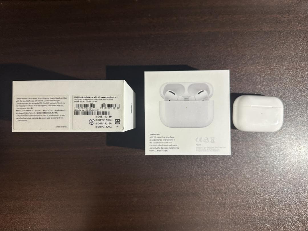 【美品】AirPods Pro 第1世代　ワイヤレス充電ケース・ケーブル・箱付き