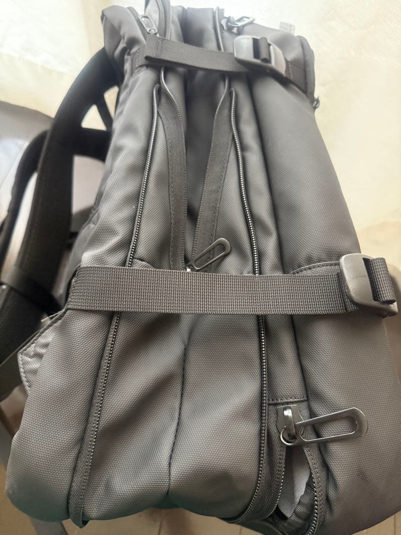 Bucketlist ブラックバックパック 20L-35L