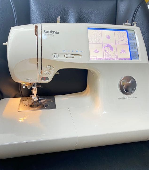 刺繍ミシン　ブラザーミシン　D-9700F