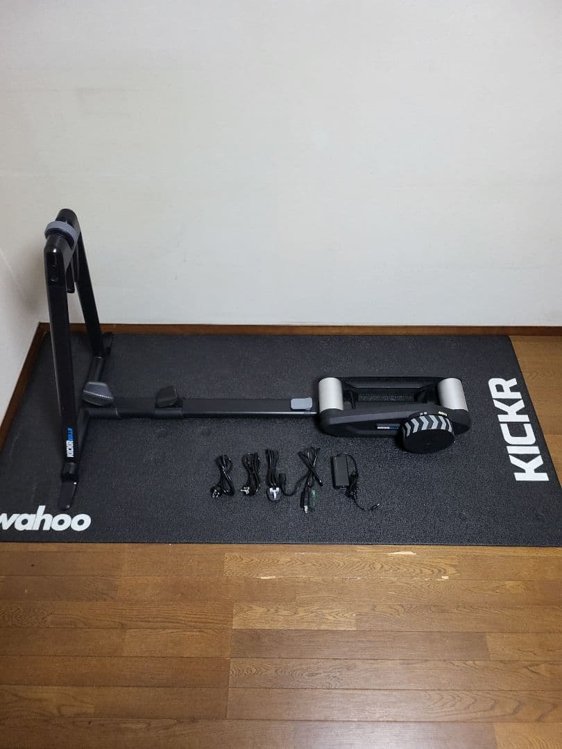 Wahoo KICKR ROLLR (純正マットやや傷、凹みあり)