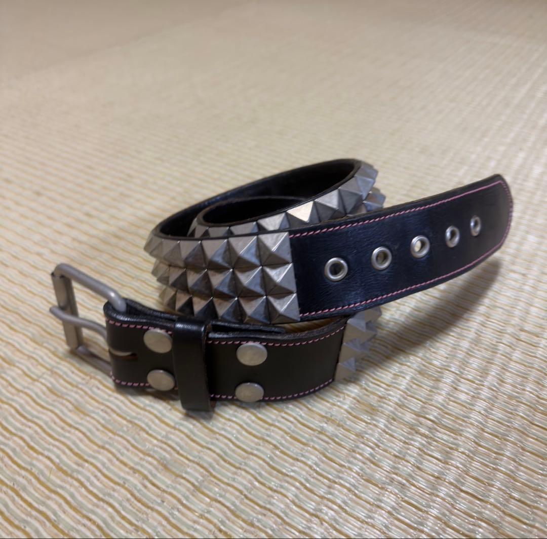 モダンパイレーツ 3連スタッズベルト 鋲ベルト ピンクステッチ