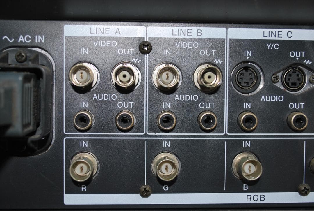 ソニー業務用カラーモニターPVM-14M1jジャンク品の出品です。