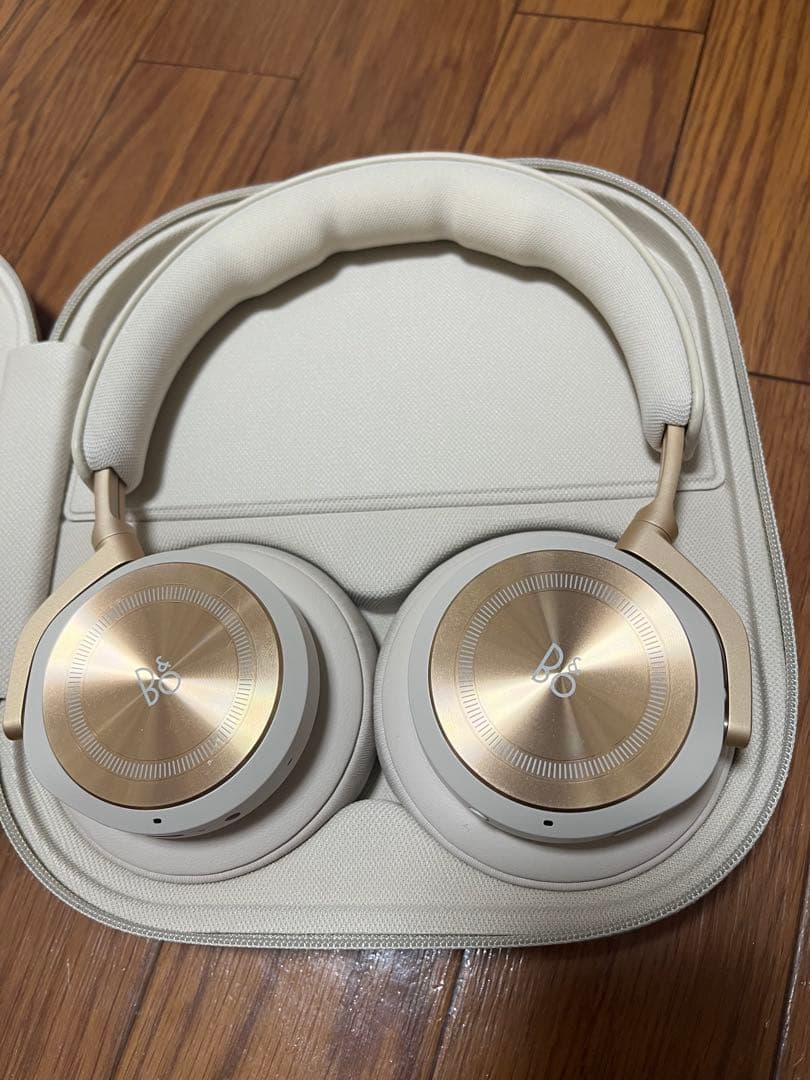 4月末まで。値下げ可　BANG＆OLUFSEN　Gold Tone