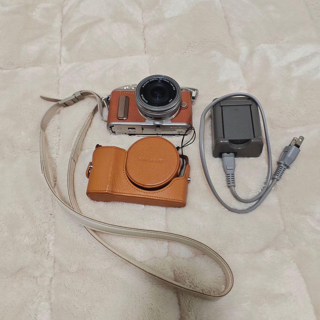 OLYMPUS ミラーレス一眼 E-PL8 ブラウン