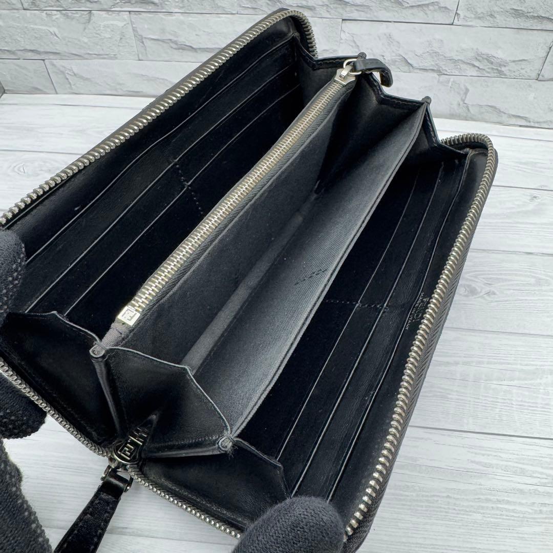 【美品】現行モデル　FENDI ダイアゴナル　ラウンドジップ　長財布　イエロー