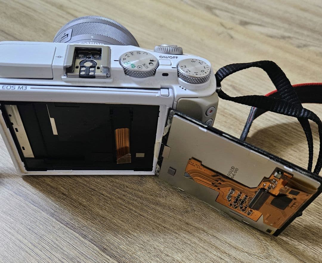 【ジャンク品】Canon EOS M3 ホワイト