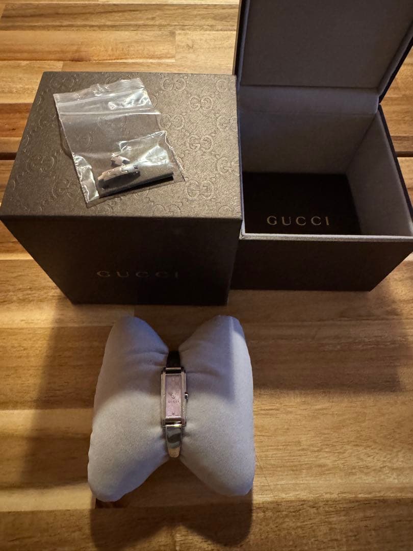 GUCCI 1500l 腕時計　ピンク