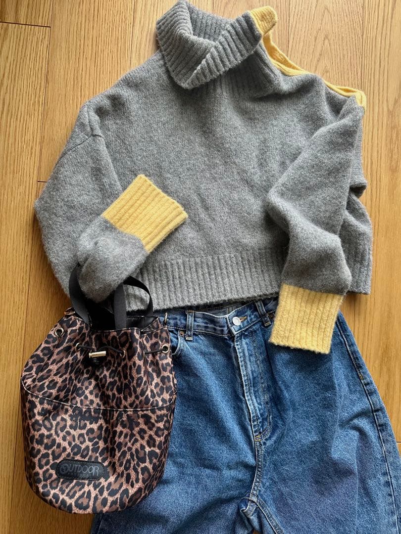 完売⭐︎Rosy Monster バイカラーショルダーボタンニット