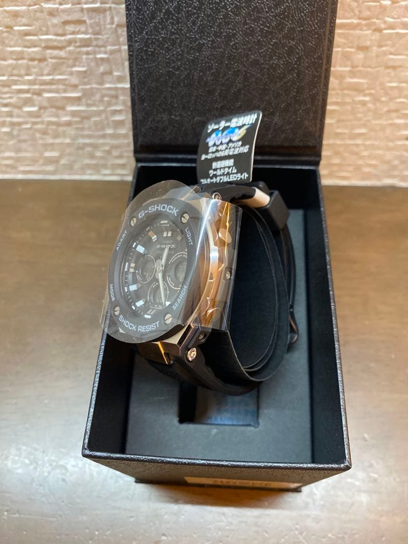 【新品未使用品】G-SHOCK　GST-W300-1AJF 電波ソーラー