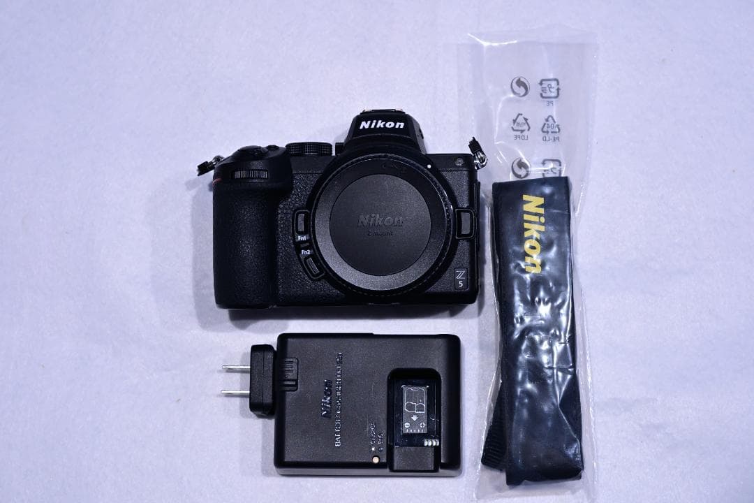 Nikon Z5 ミラーレスカメラ ボディ