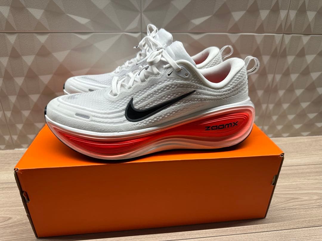 ナイキ　ボメロプラス　27cm