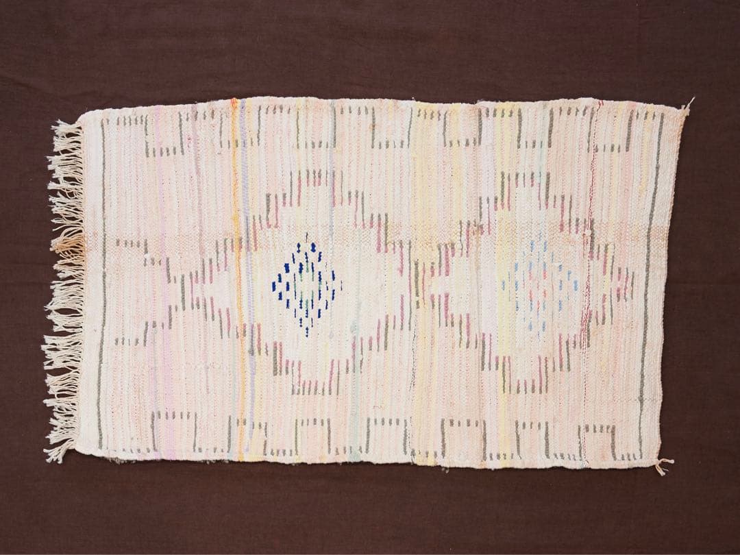 【最終値下げ】ボシャルウィットラグ(ピンク凸凹菱形紋様)