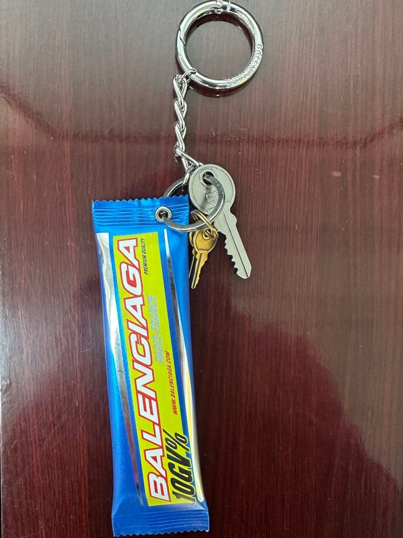 BALENCIAGA キーリング ロゴ入り　新品同様