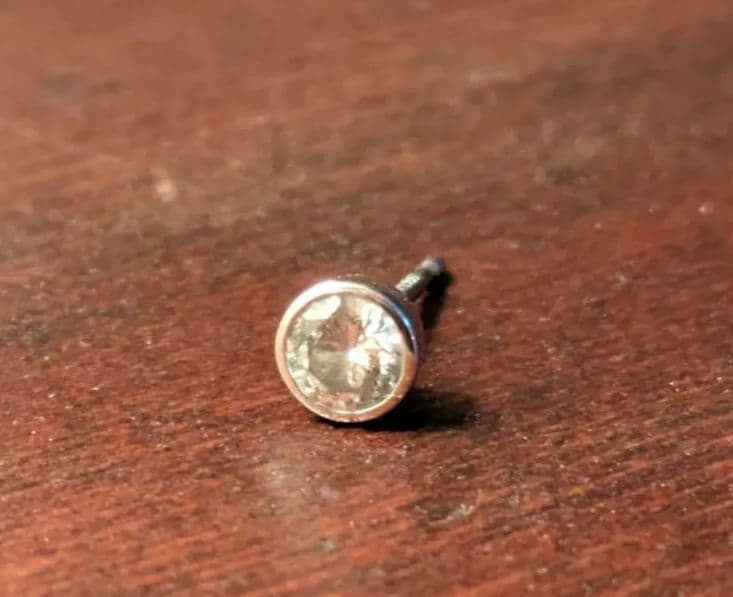 PT900　0.35カラット　ダイヤモンド　片耳　シンプル　ピアス