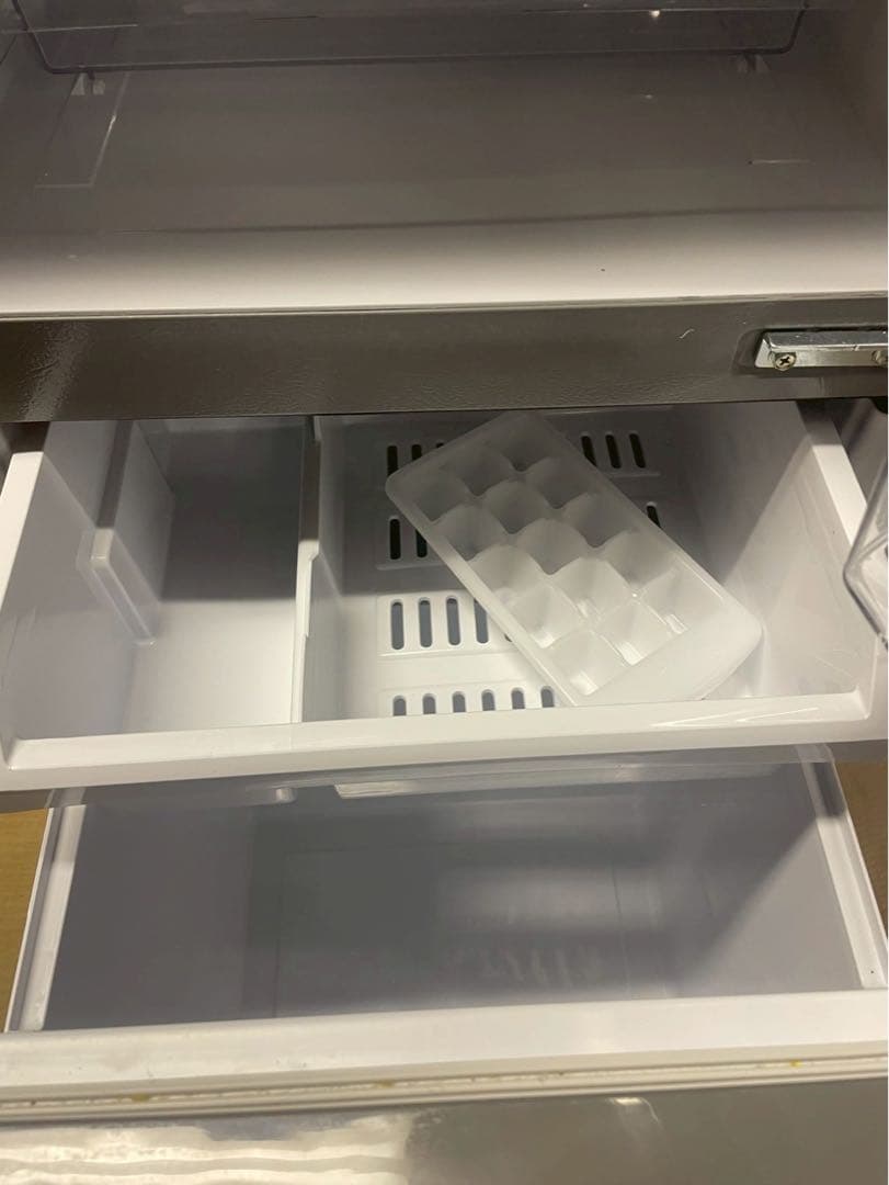 シルバー冷蔵庫 上部冷凍室 3段棚