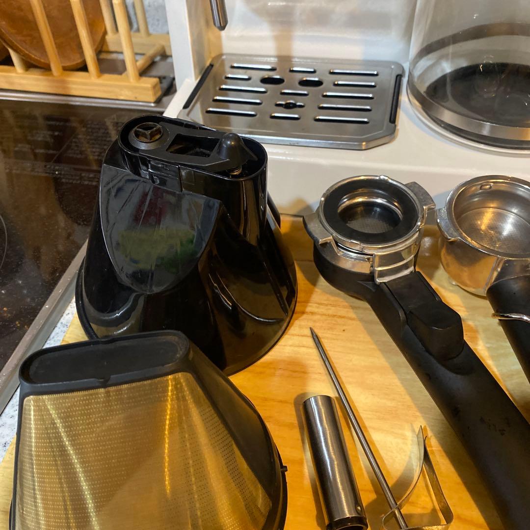 DeLonghi エスプレッソマシン 本体と付属品