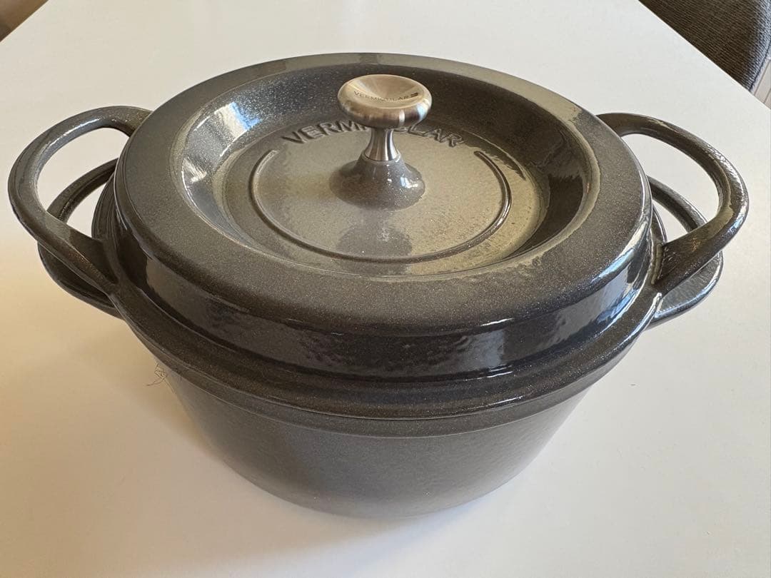 ◇VERMICULARオーブンポットラウンド22cmレシピ付き(1度のみ使用)◇