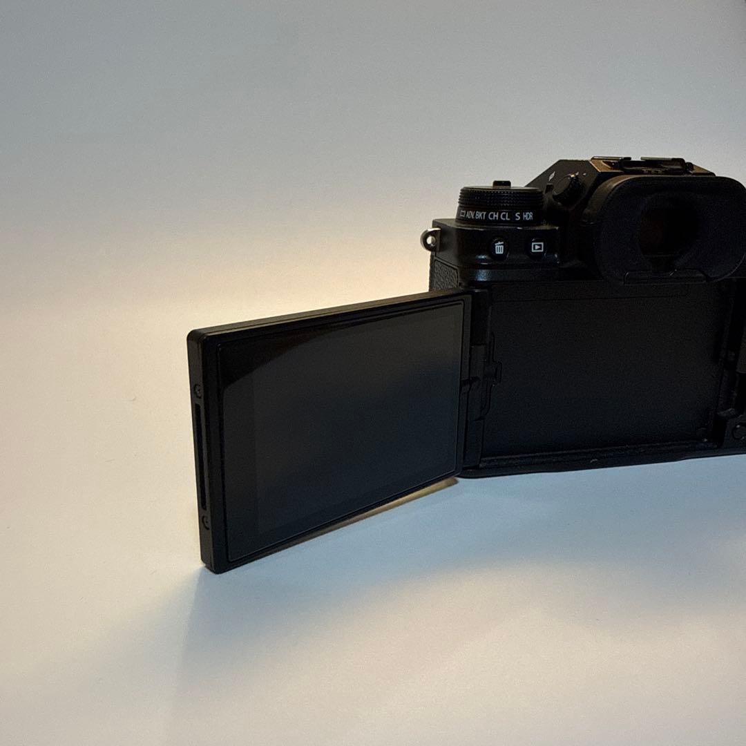 【極美品】FUJIFILM X-T4 ボディ [ブラック] ＋純正バッテリー2個