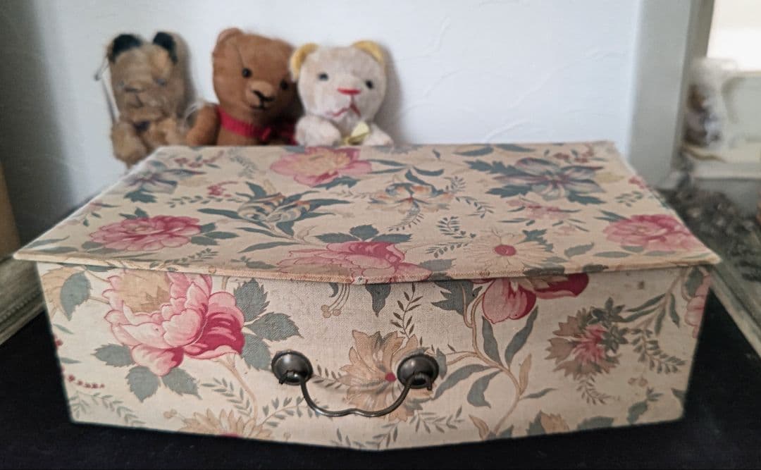 フランスアンティーク　カルトナージュボックス　大柄花柄