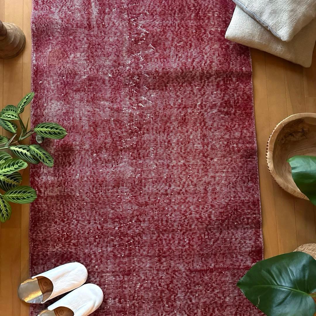 89×189こっくりと深みある赤　レッドワンカラーラグ　トルコヴィンテージラグ
