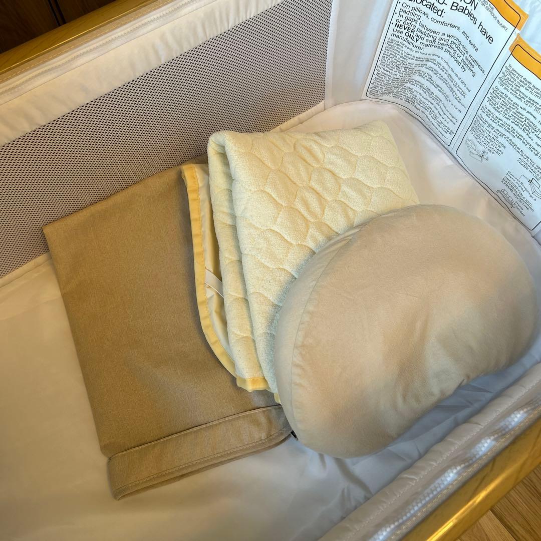 ベビーベッド メッシュサイド ベージュ、エスメラルダベビー枕、防水シーツ