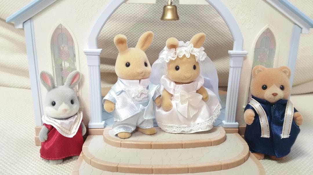 シルバニアファミリー　森のウエディング　人形４体付き